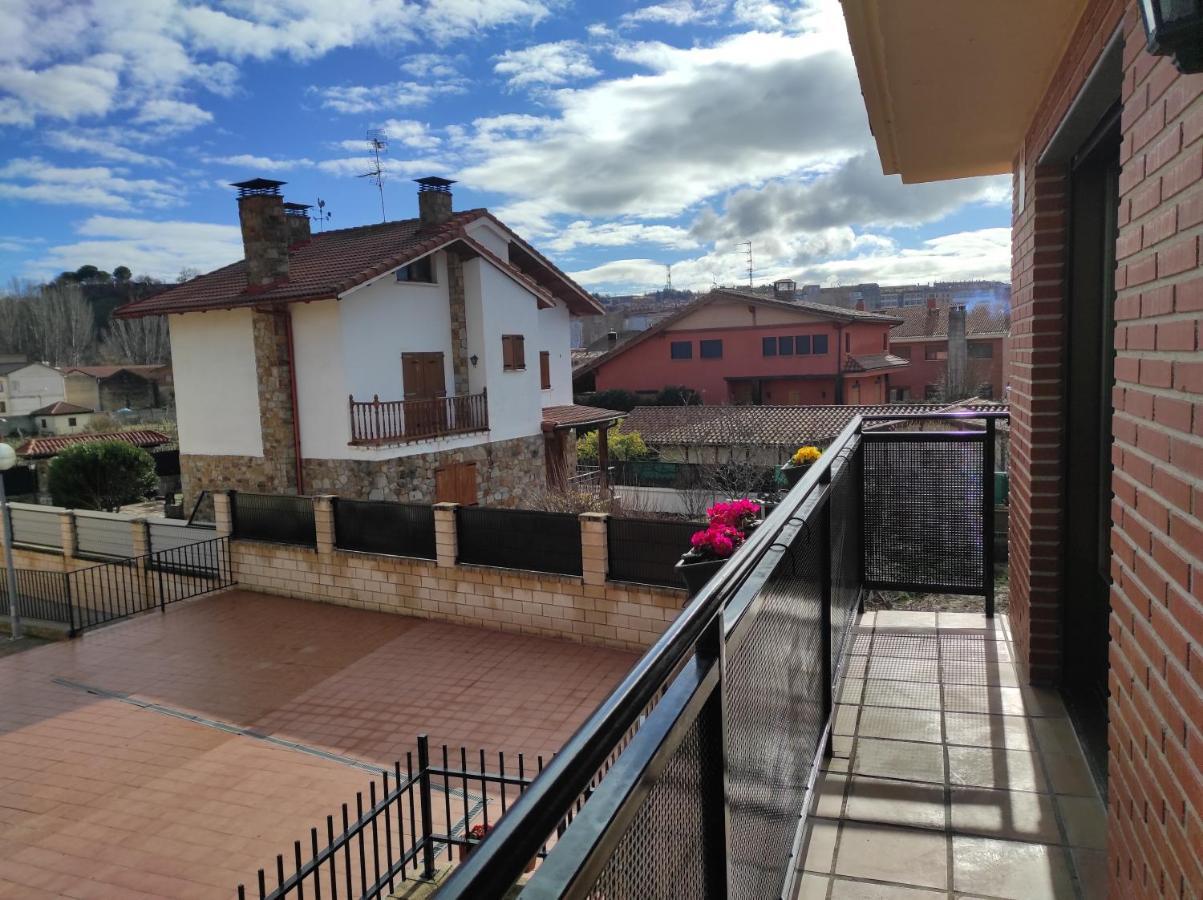 En El Corazon Del Barrio De La Estacion Haro Exterior foto